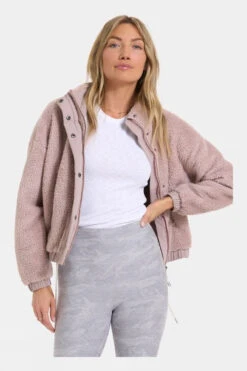 Vuori Womens Cozy Sherpa Jacket -Outdoor Clothing Store b11beb0259 6363 d