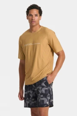 Vuori Mens Uluwatu 23 T-Shirt -Outdoor Clothing Store f12bac0040 2487 c