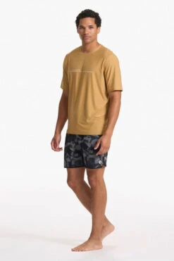 Vuori Mens Uluwatu 23 T-Shirt -Outdoor Clothing Store f12bac0040 2487 g