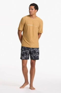Vuori Mens Uluwatu 23 T-Shirt -Outdoor Clothing Store f12bac0040 2487 h